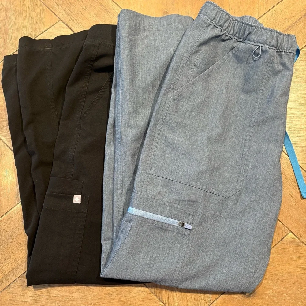 Figs Men's Black and Light Gray Cargo Scrub Pants Technical Collection Size S